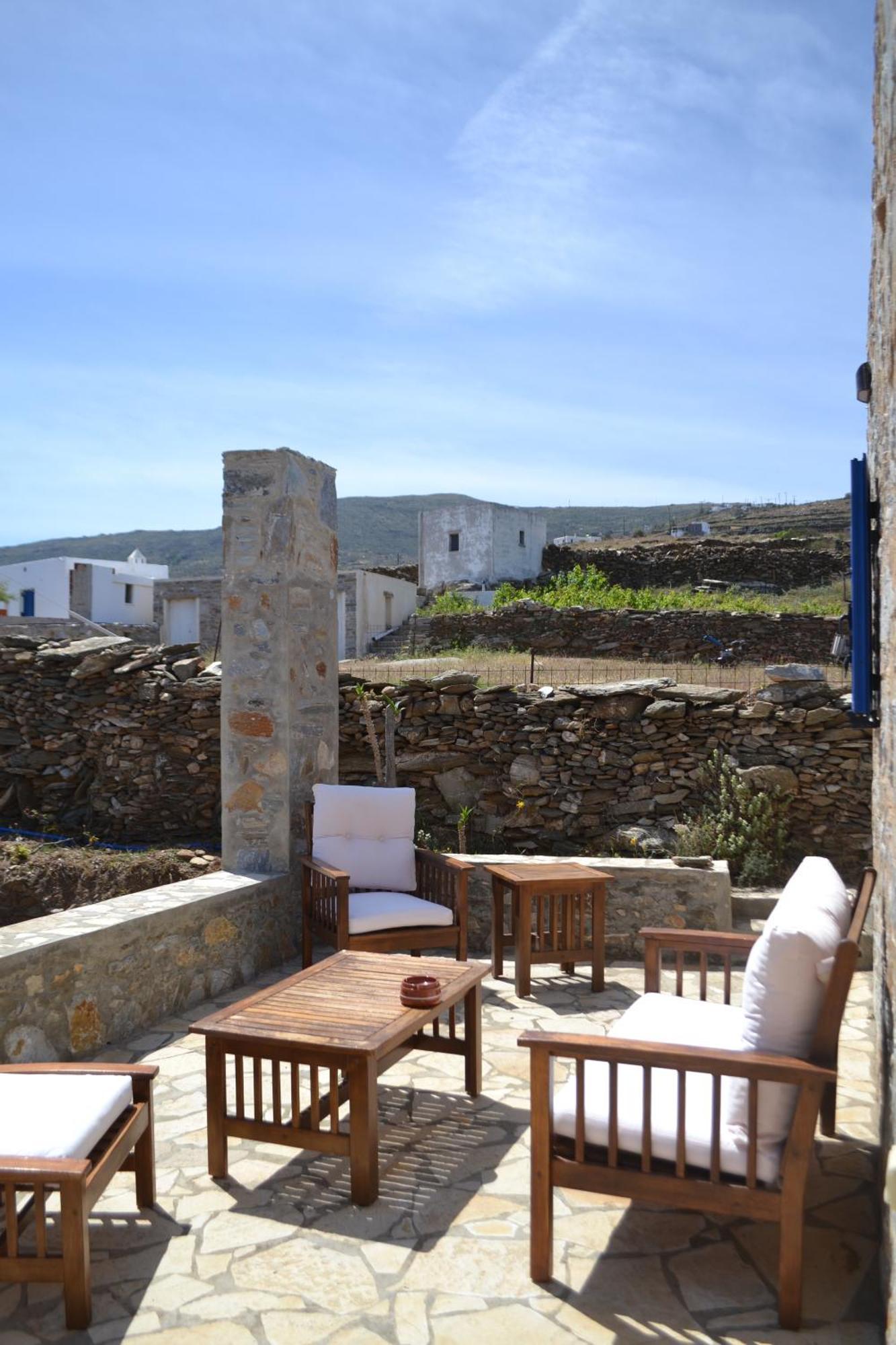 Liogerma * Serifos Town